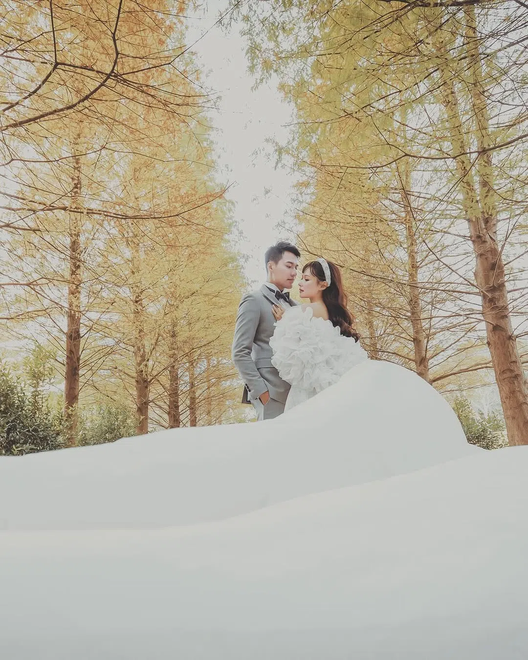 张睿家在社媒分享甜蜜婚纱照。（取自张睿家IG）