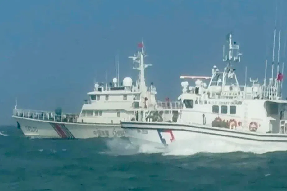大陆四艘海警船金门执法 台巡防艇并航监控