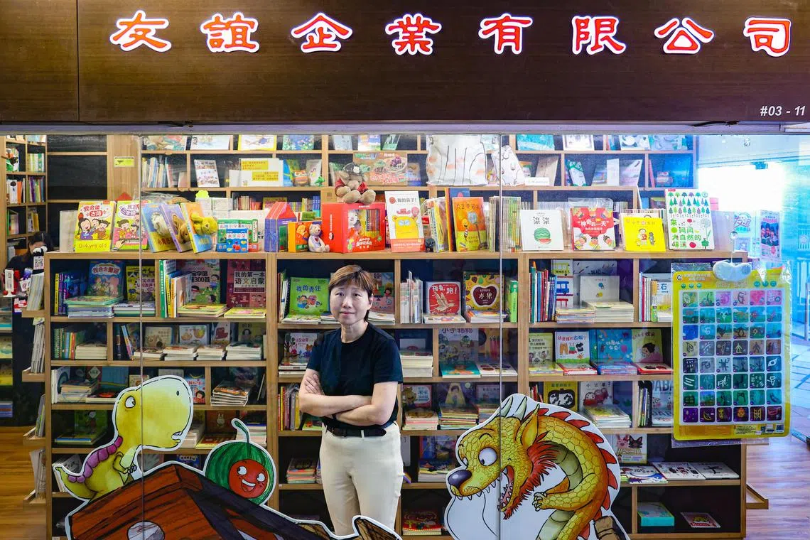 友谊故事屋店主宋恩玲见证新加坡华文童书市场17年发展历程。（林明顺摄）