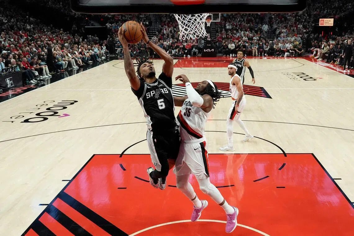 马刺当家文班亚马因伤缺阵，卡斯尔挺身而出砍下33分。（法新社）