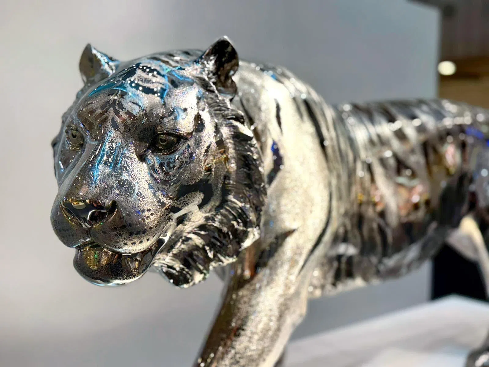 蔡志松的不锈钢雕塑作品《啸》。（林大艺术中心提供）