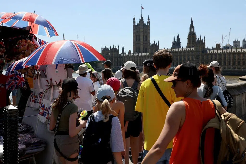 热浪笼罩欧洲 英国爱尔兰法国气温飙升