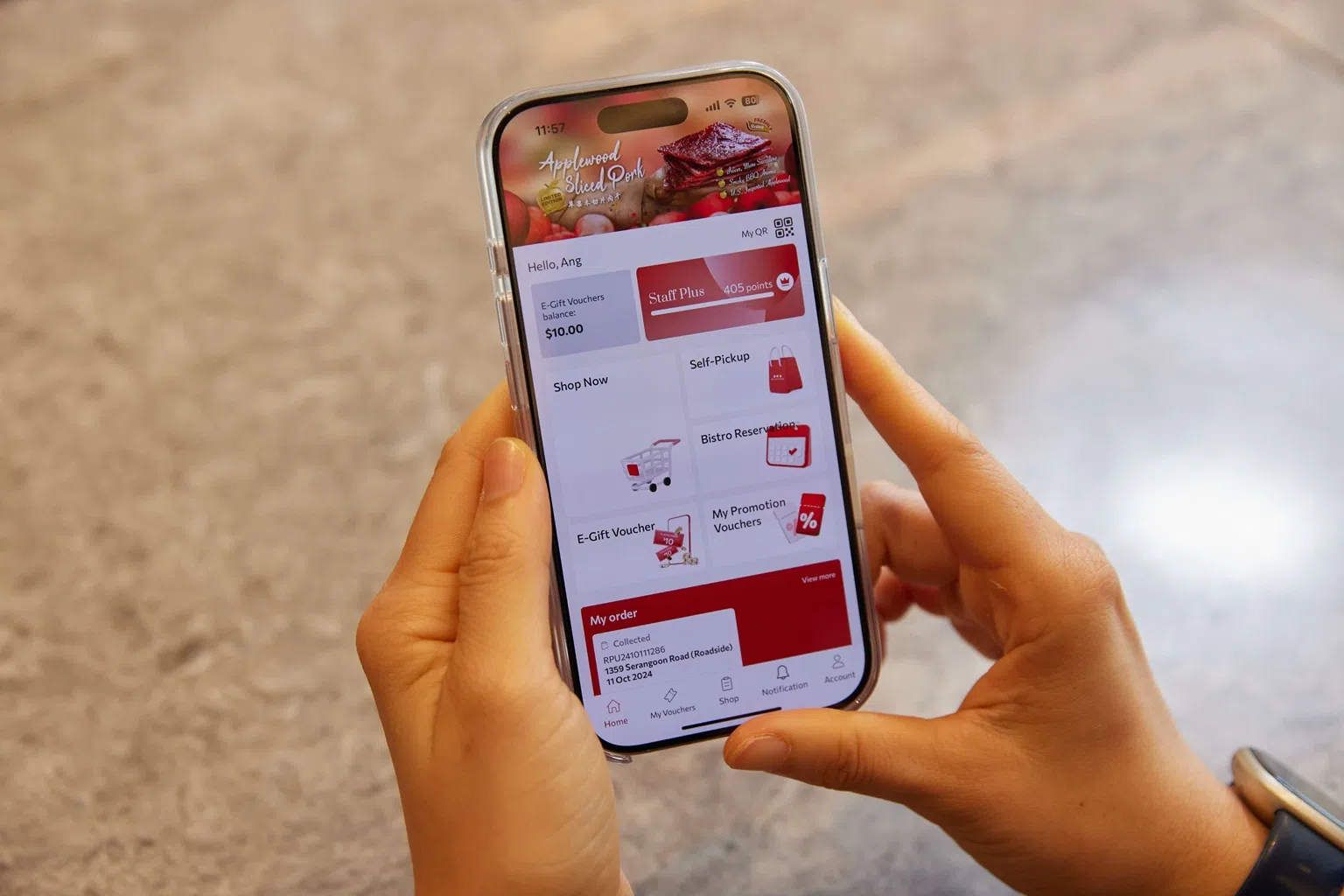 顾客可通过美珍香应用程序轻松下单、累积积分，并享受个性化服务。（图／资讯通信媒体发展局提供）