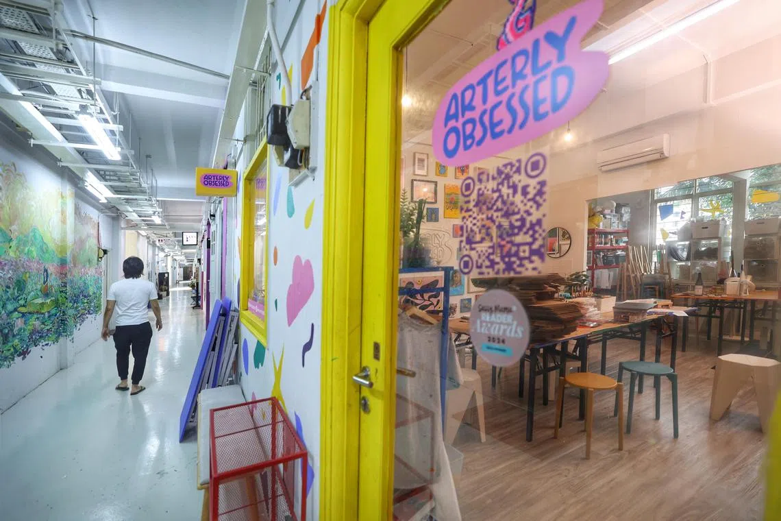 不少艺术家选择将体验工作室开在珍珠山台195号，让公众有机会接触到不同形式的艺术，其中包括珠宝制作、陶艺和绘画工坊等。（郑一鸣摄）