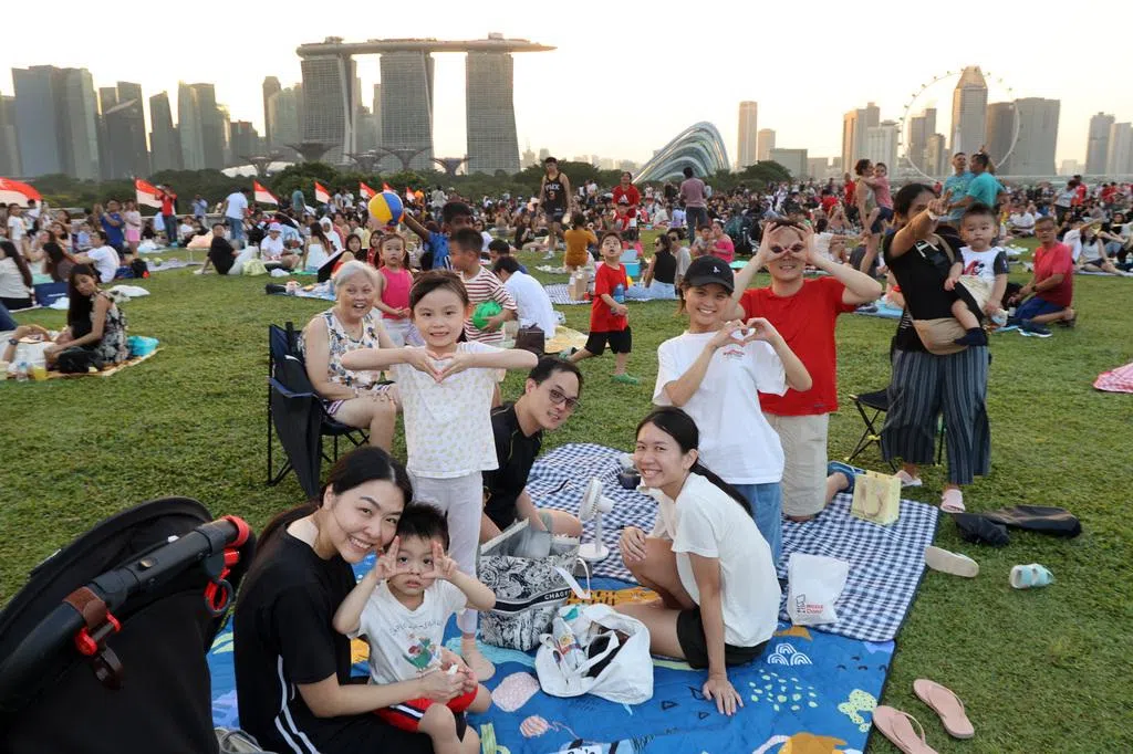 交流站：孩子应多探望与关心年迈父母