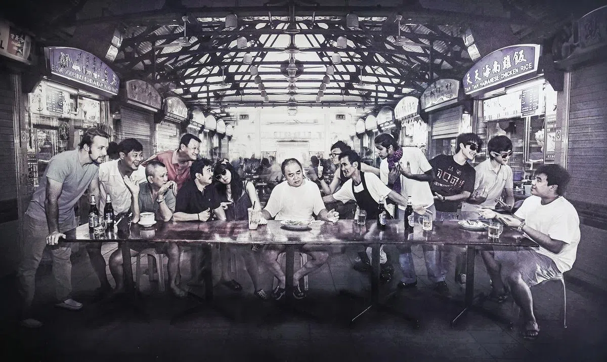 苏佐胜摄影作品The Last Kopitiam，诙谐巧思参考名画《最后的晚餐》。