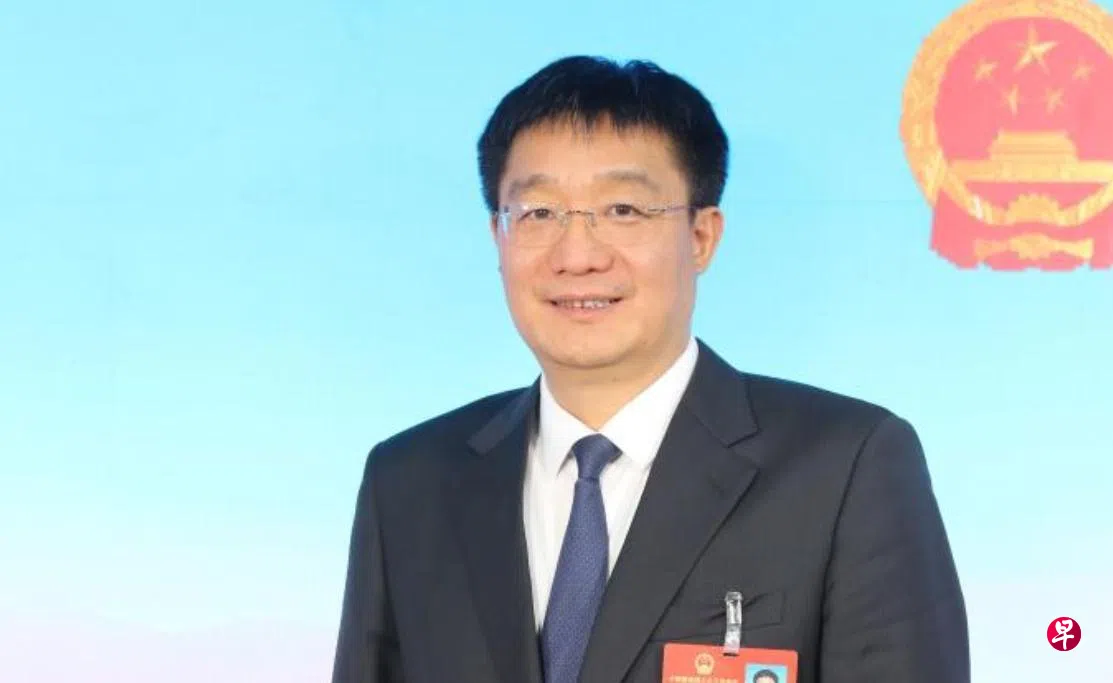 �������ں���ϵͳ��ְ�Ľ���ʡ���ϲ��г������ģ��׶�ȱϯһ������������μӵ���Ҫ���顣�������й����ξ�ίԱ������Ķ������顣 ����������