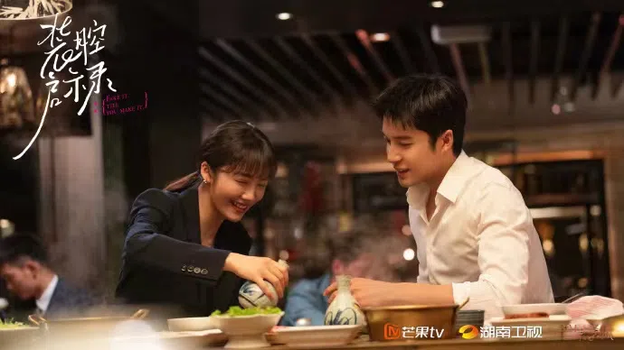 蔡文静（左）与韩东君为保护自己，以假面掩饰真情，并不断试探对方。（互联网）