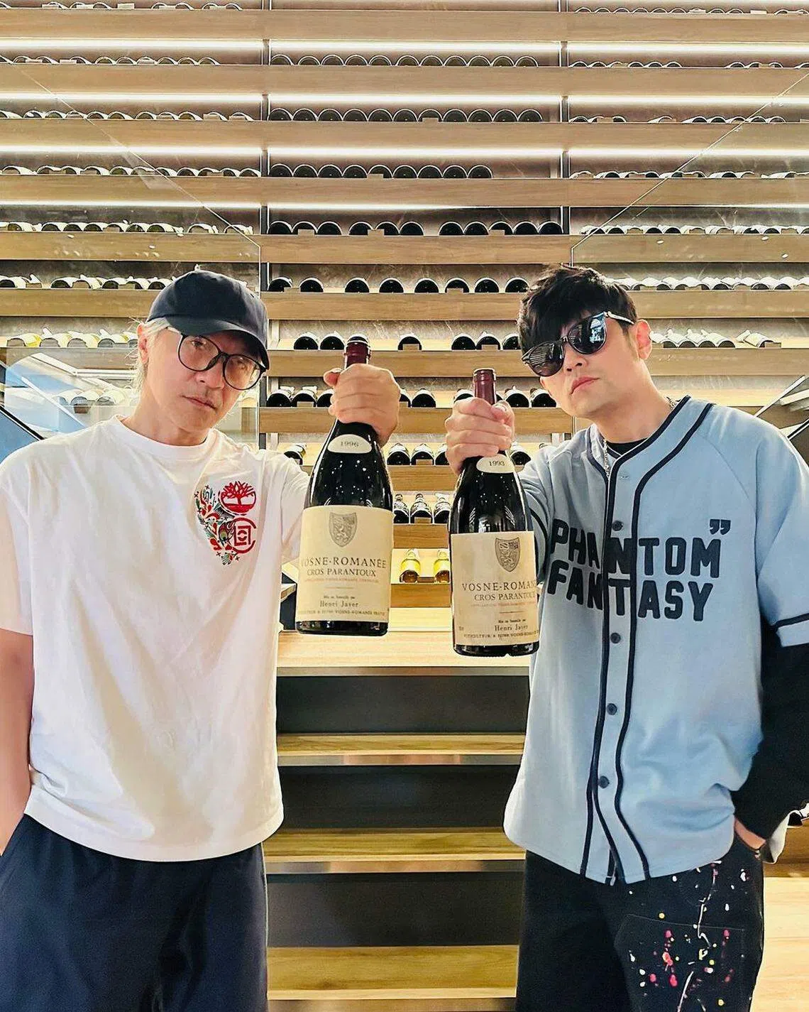 周星驰和周杰伦交流，谈红酒和艺术。（周杰伦IG）