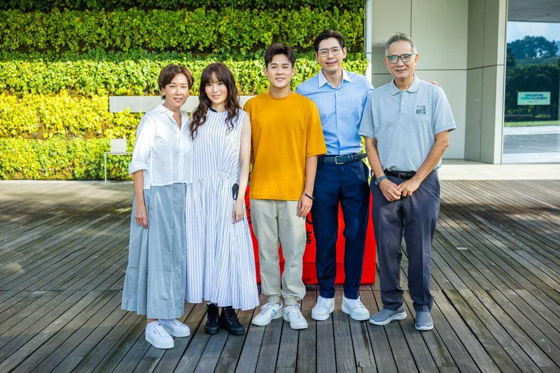 钟琴（左起）、文慧如、许瑞奇、陈罗密欧和朱厚任5月2日出席《陪你到最后》开镜仪式。（新传媒提供）