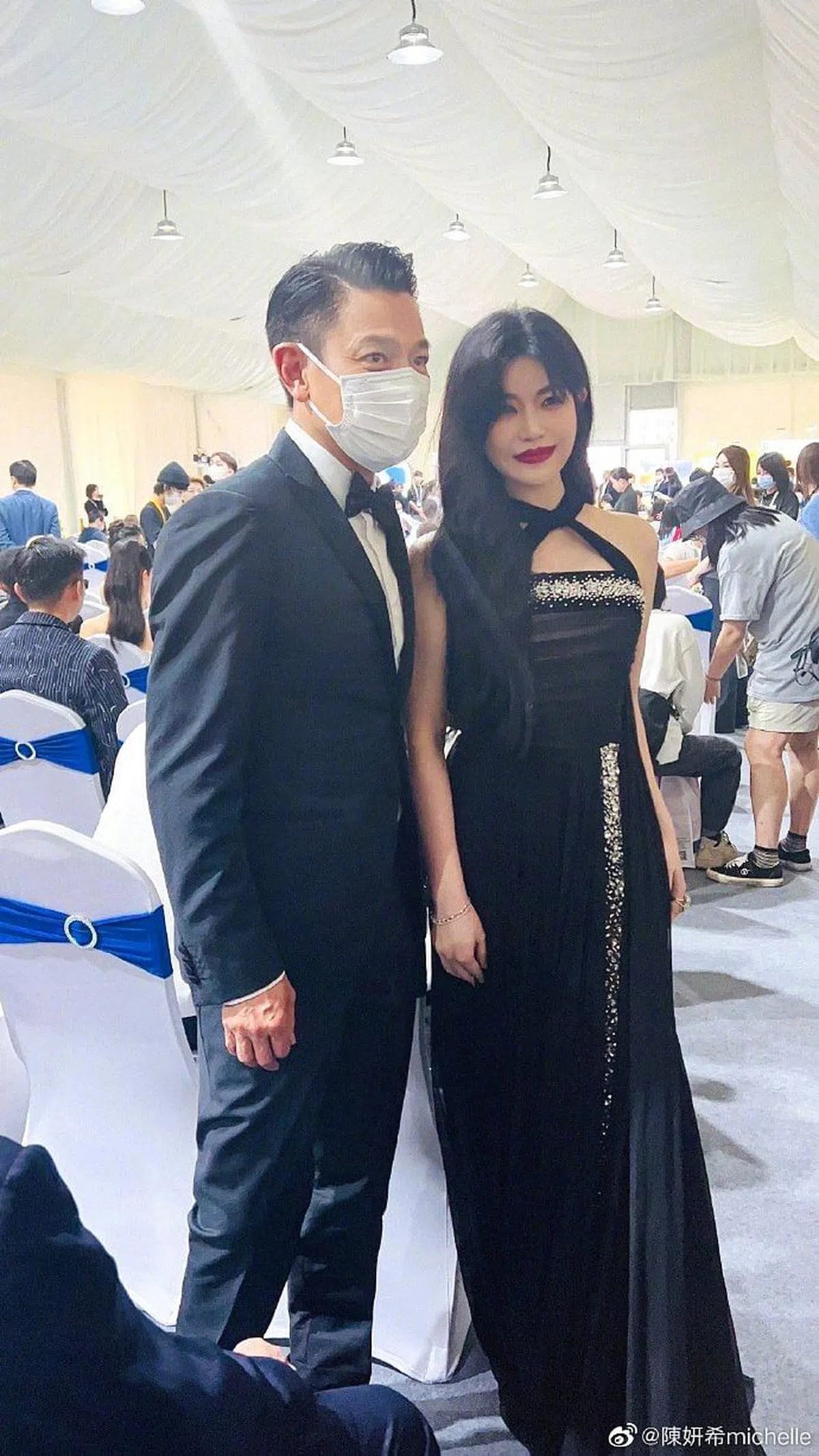 陈妍希与刘德华合影。（取自艺人微博）