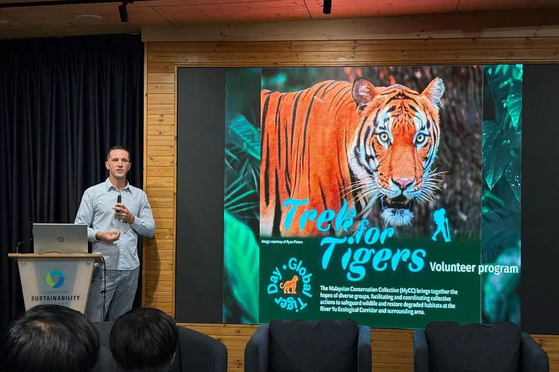杰克在新加坡可持续发展学院举行的公众讲座“加入拯救马来虎行动”上，说明拯救马来虎刻不容缓。（受访者提供）