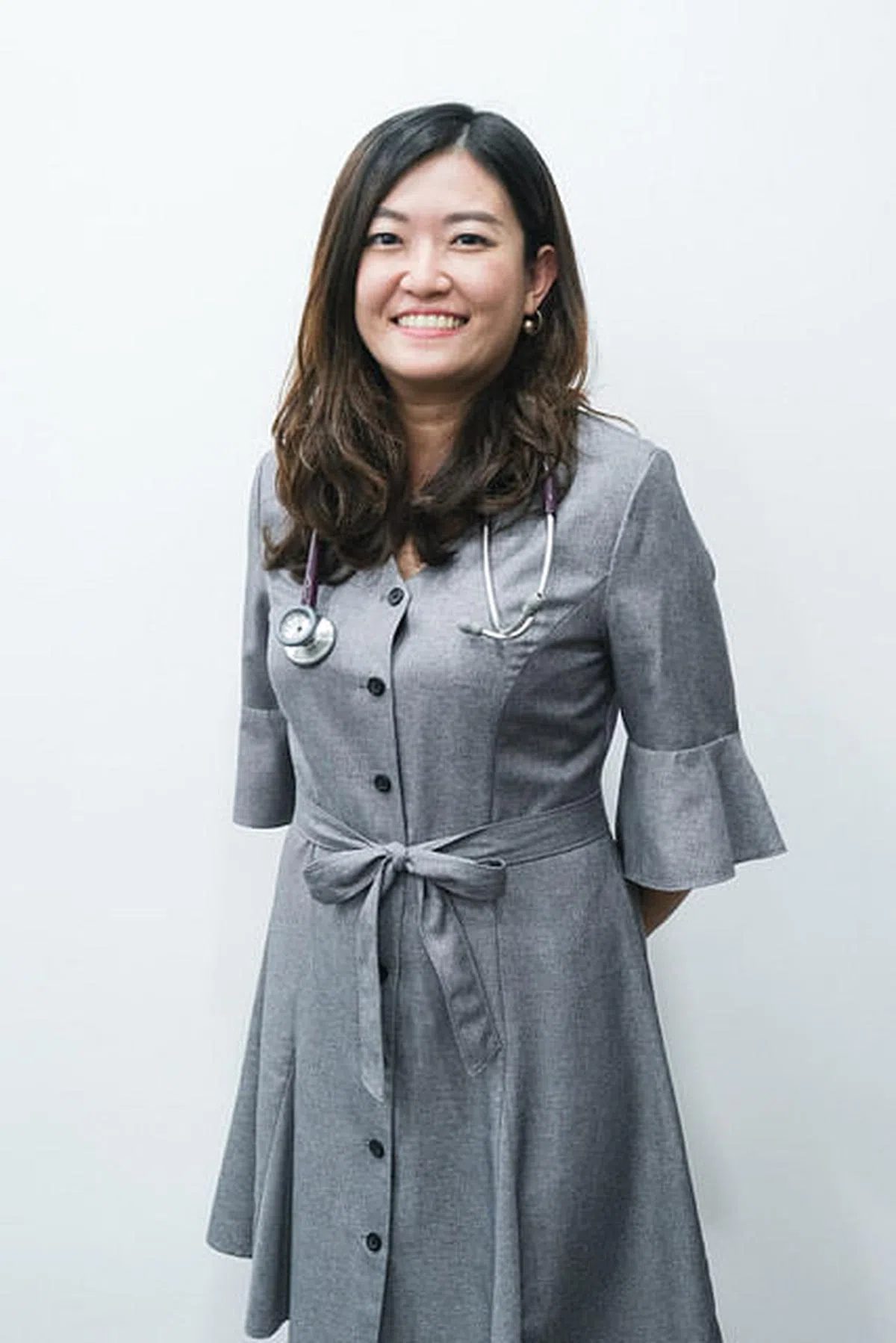 吴立珍医生： 男性抑郁症患者除了情绪低 落，也可能出现烦躁不安、性欲低下、嗜睡等症状。（受访者提供）