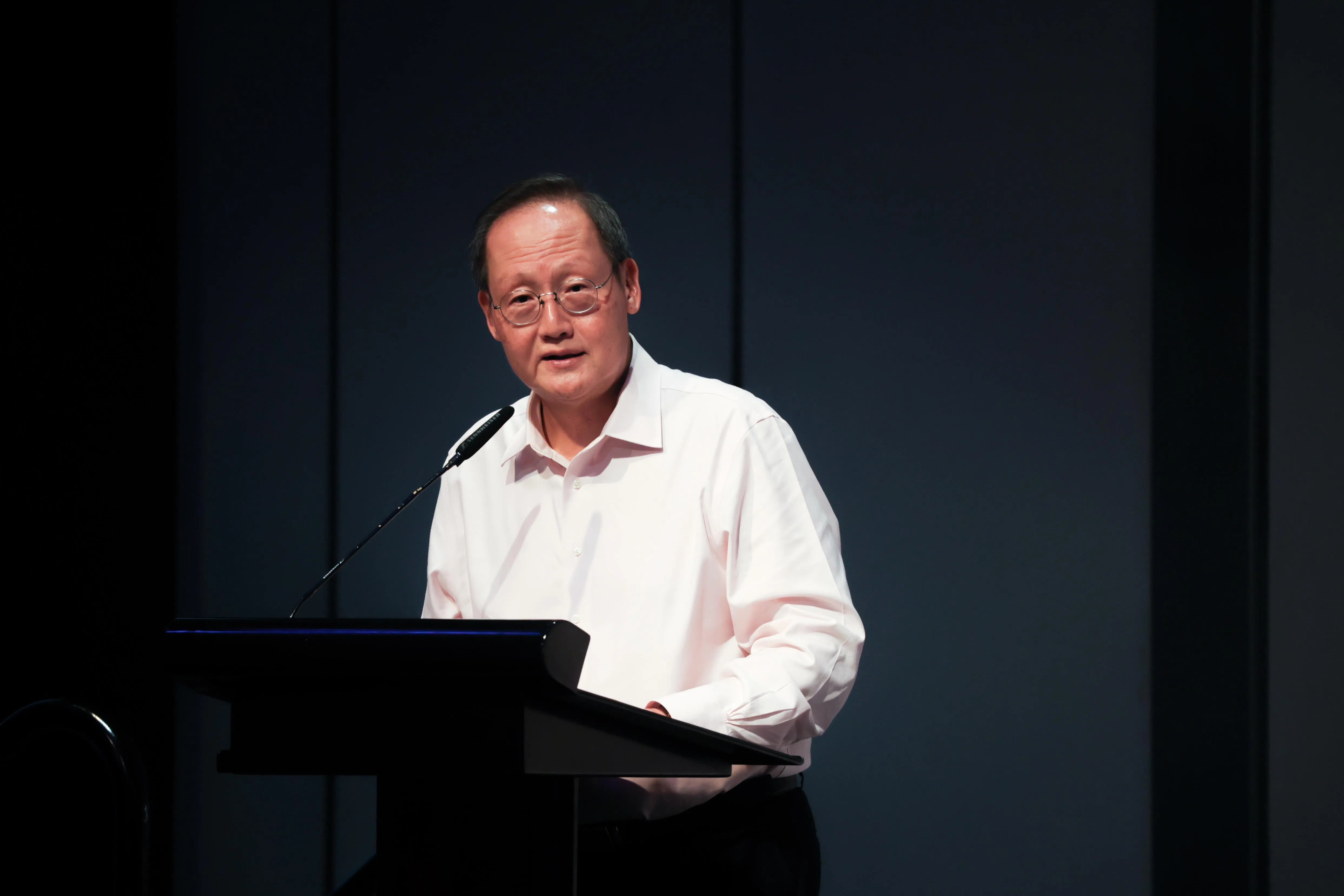 2020年加入内阁的陈诗龙医生曾经是上市公司总裁，具备企业运营经验。黄总理认为，他所能带来的视角，是团队其他人难以复制的。（档案照片）