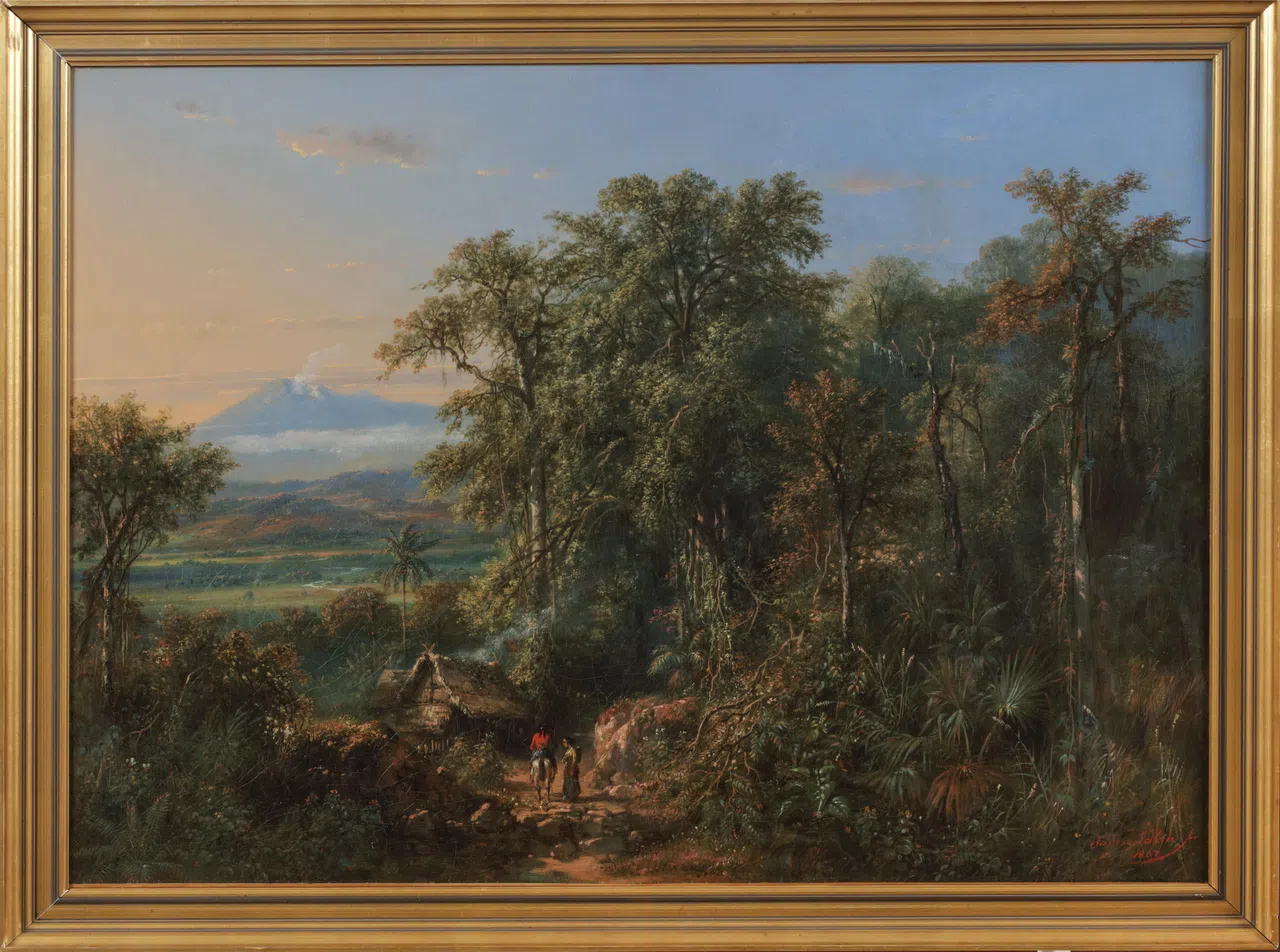 印尼画家拉登·萨尔油画《爪哇岛风景：默巴布与默拉皮火山景观》 是苏富比新加坡拍卖会重点拍品。（苏富比新加坡）