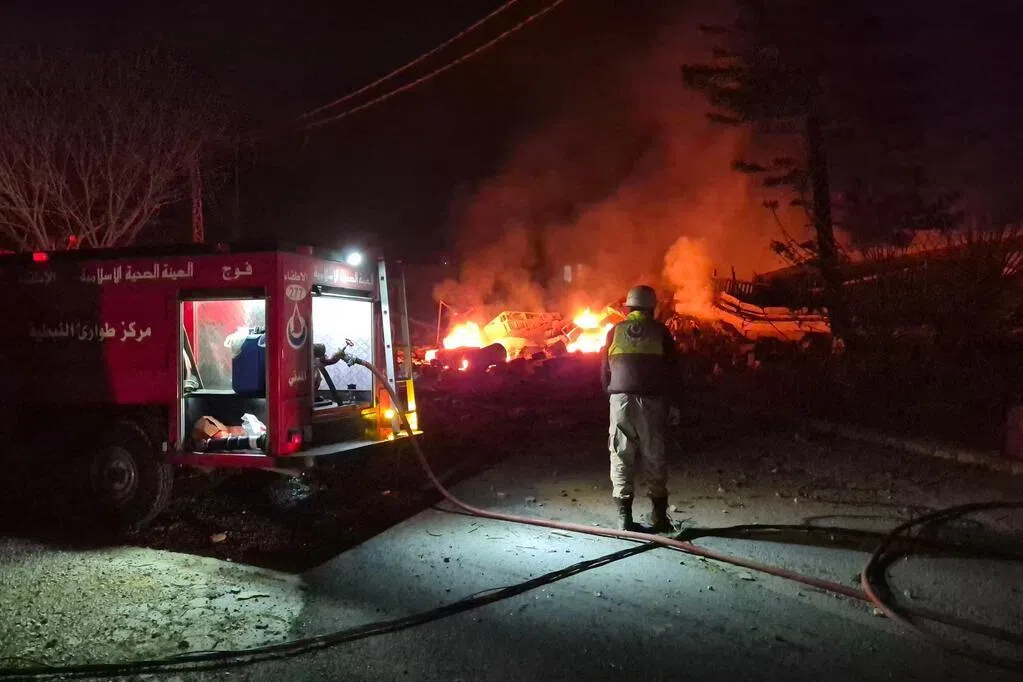 亚洲开发银行说，中东战事令全球地缘政治风险加剧，亚太发展中经济体面临的经济下行风险正不断增加。