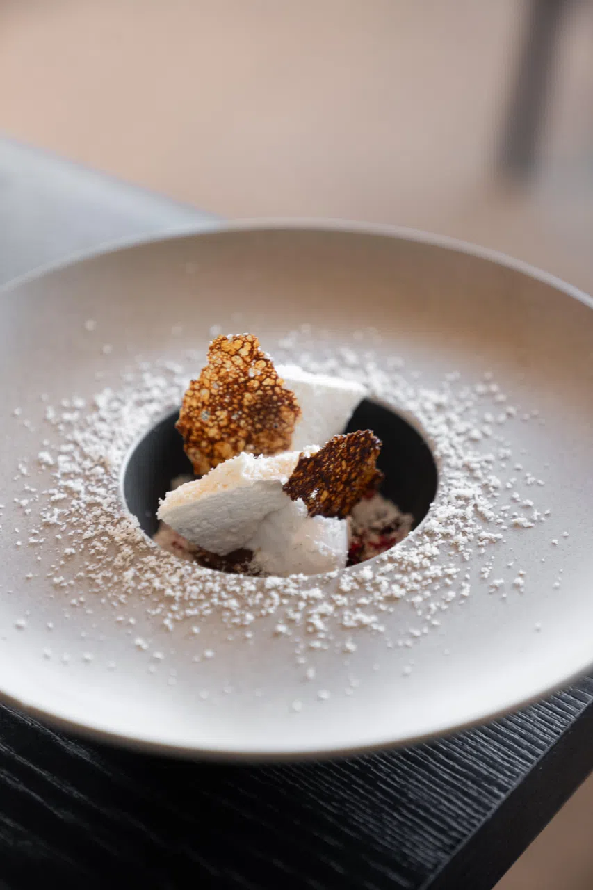 享用Kaarla的甜品Cherry Ripe，犹如在吃黑森林蛋糕。（餐馆提供）