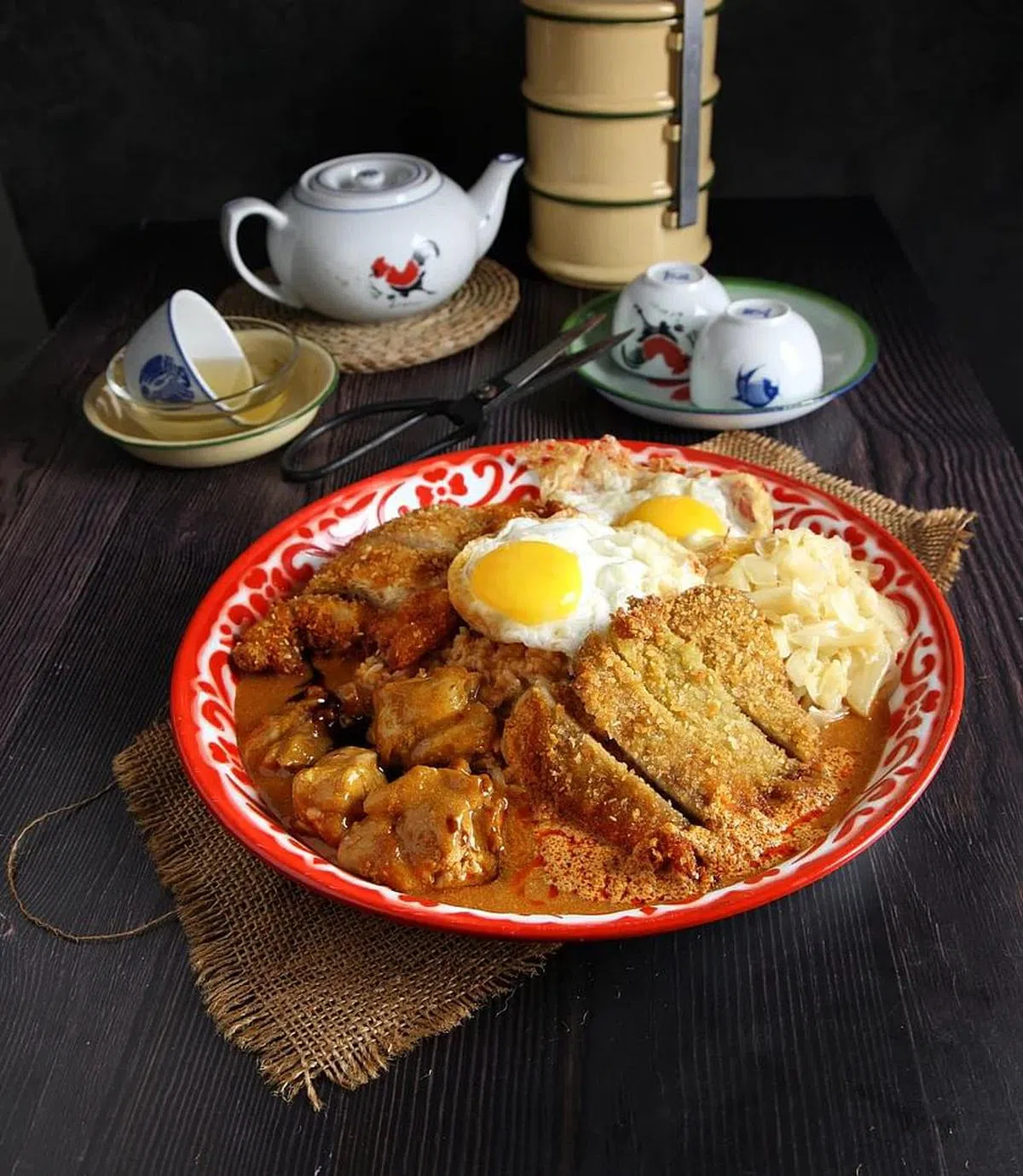 “美芝律剪刀剪咖喱饭”怡丰城新店推出独家双人拼盘。（受访者提供）