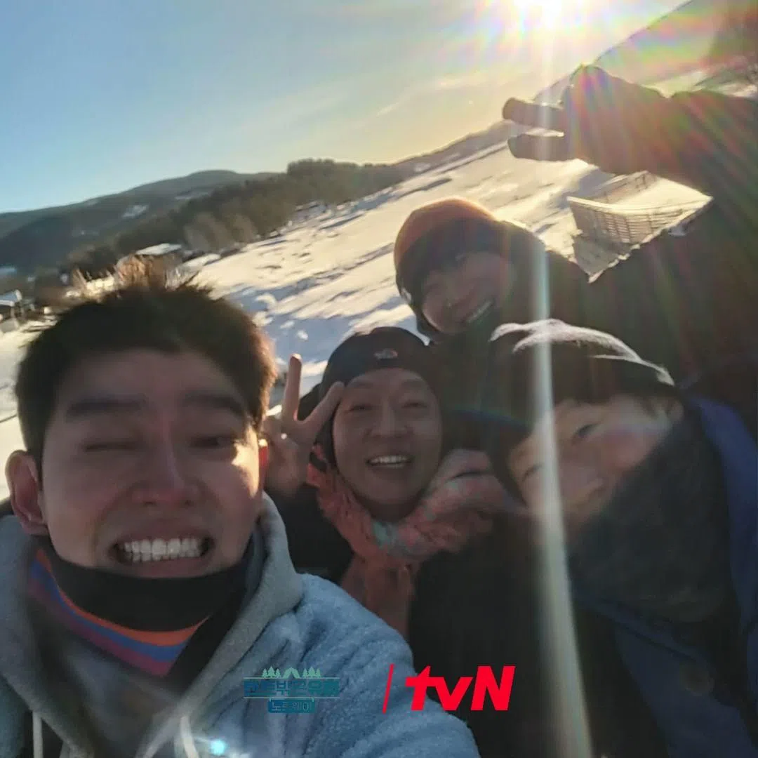 四人相处融洽，旅途充满笑声。（tvN提供）