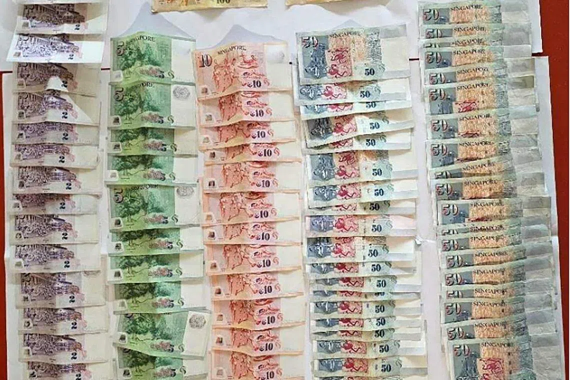 警方起获2968元现金。（警方提供）