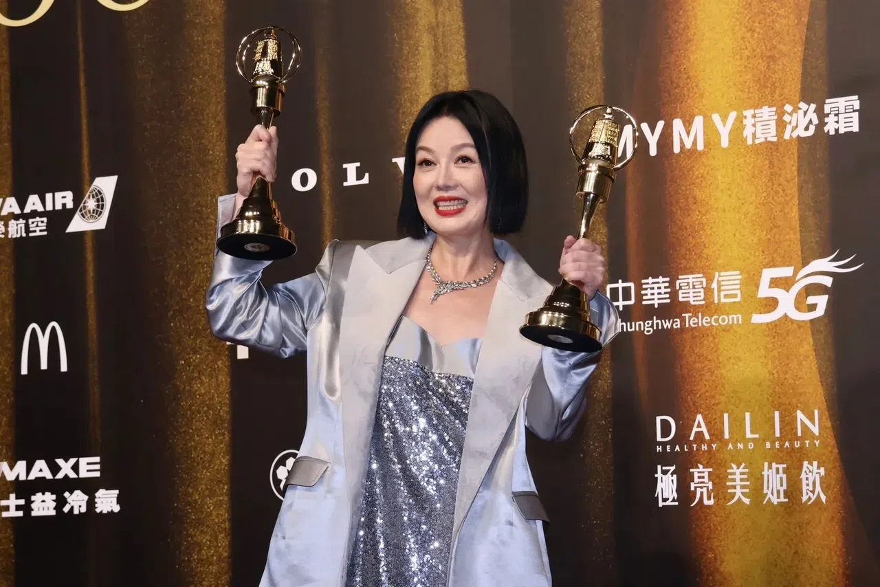 苗可丽在18日及19日的金钟奖颁奖典礼上，分别拿下综艺主持人奖和迷你剧集女配角奖。（互联网）