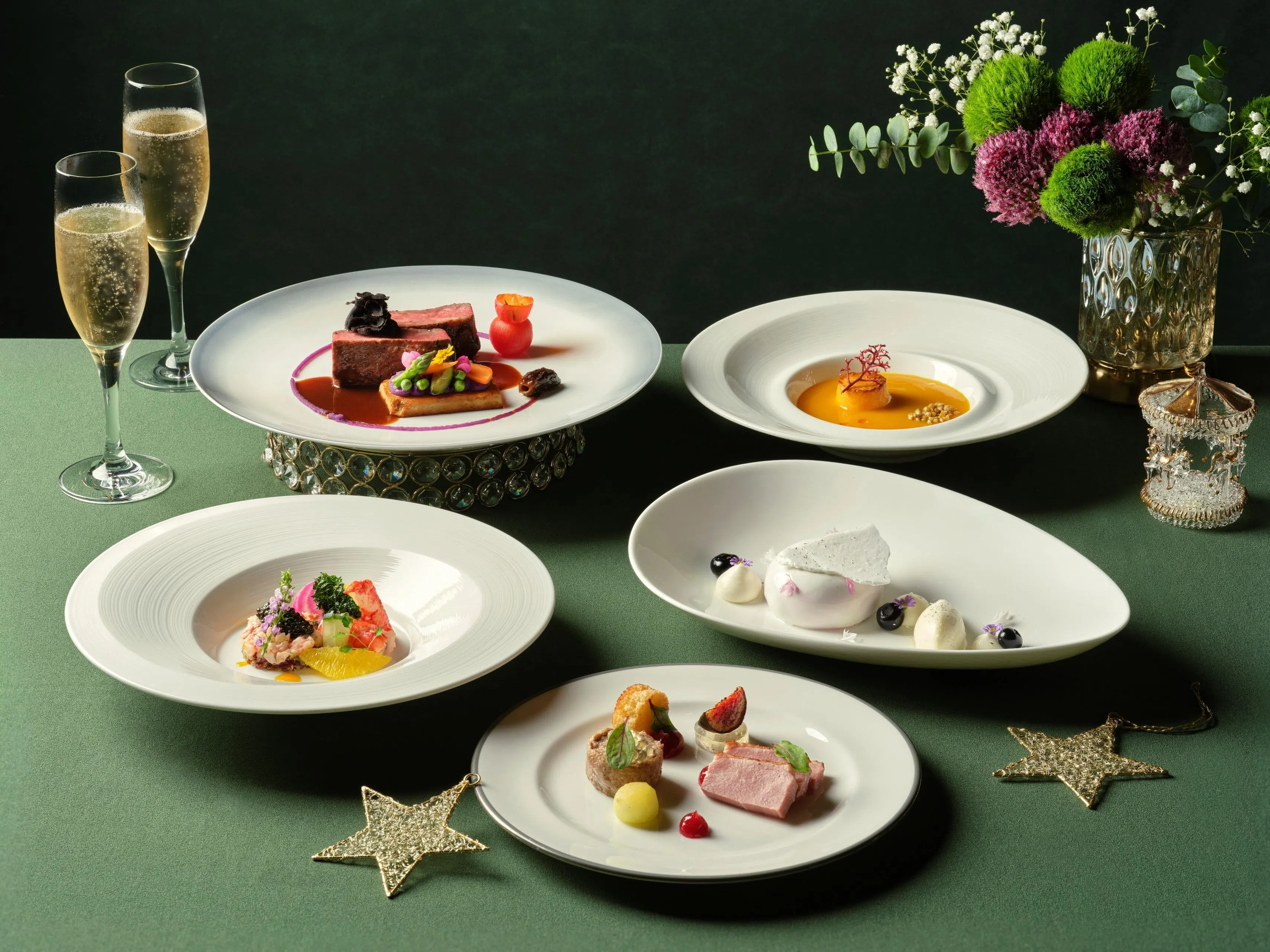 The Lighthouse推出六道式跨年晚餐，用完晚餐，食客还可登上屋顶欣赏烟火与DJ表演。（酒店提供）