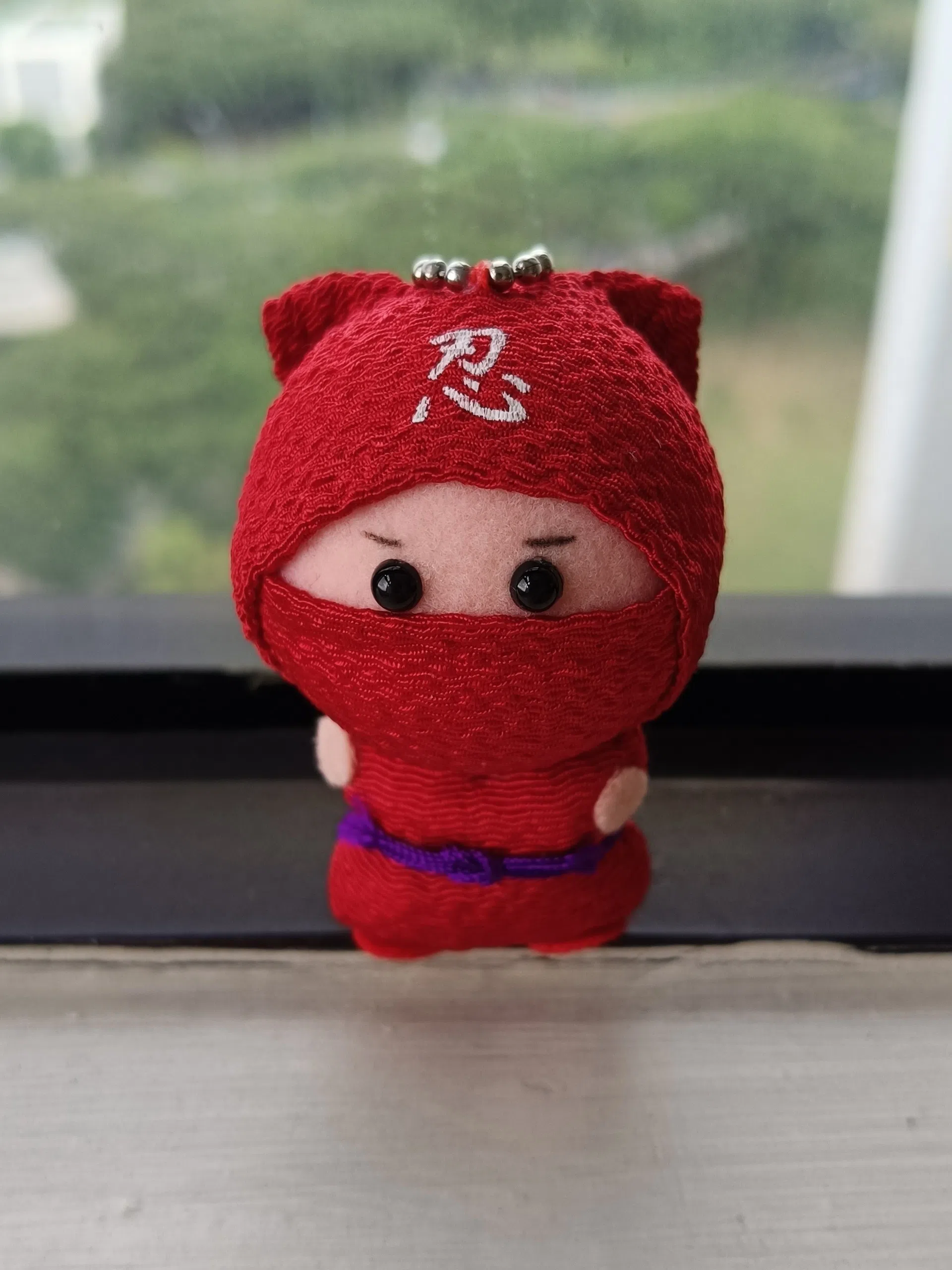 一身红的忍者钥匙扣。（雨雾摄）