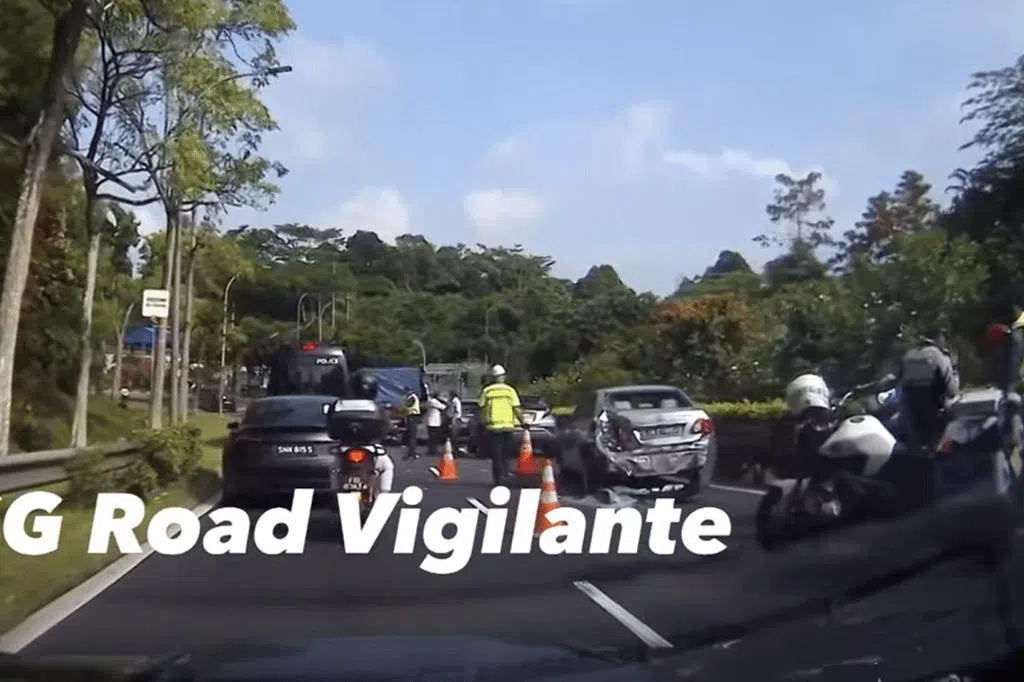 武吉知马快速公路七车连环撞 拖车司机助查