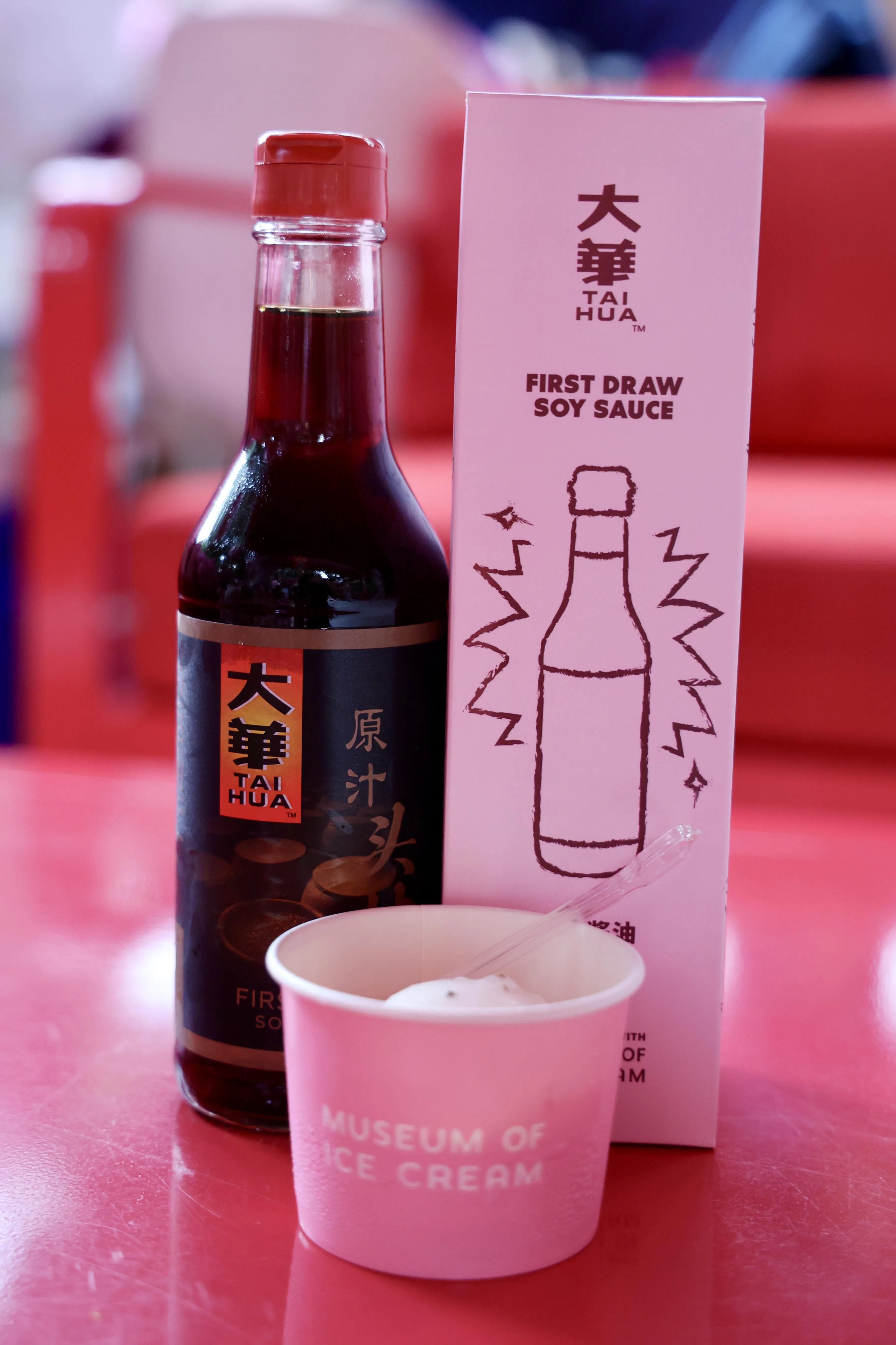 大华食品宣布与冰淇淋博物馆合作推出“酱油味冰淇淋”，在农历新年前后限时供应。消费者可在到访冰淇淋博物馆时，亲自品尝这一稍显大胆的跨界合作。（陈斌勤摄）