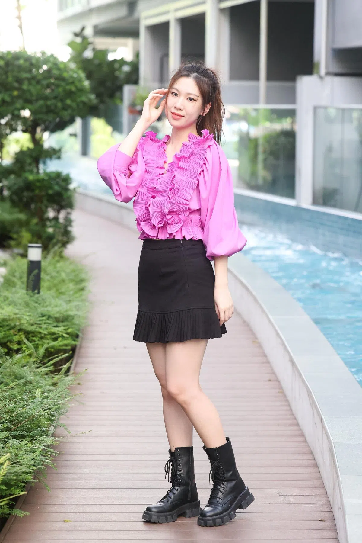 荷叶边等张扬细节在节庆场合中更能烘托气氛。（陈斌勤摄）