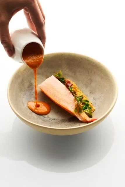 智利南太平洋餐馆Araya的菜肴和酒品，体现了餐馆的鲜明个性。（餐馆提供）