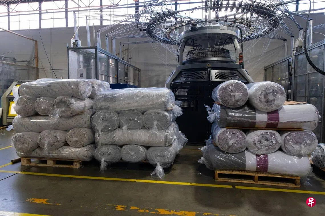 美国禁止部分加拿大商品进口 对高尔夫球车等征附加税