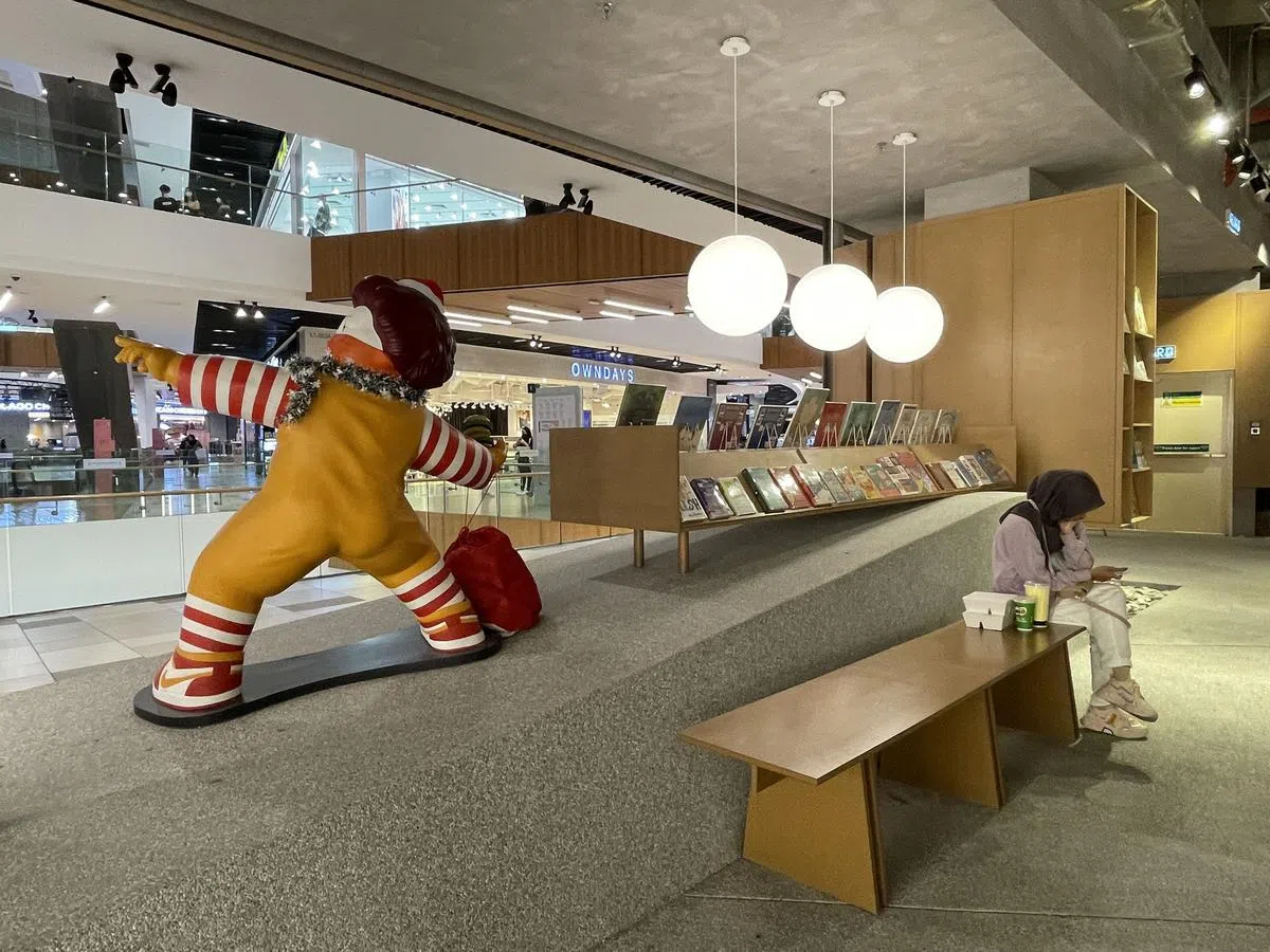 MyTown BookXcess的入口处设计酷炫，教人好想探个究竟。（林方伟摄）