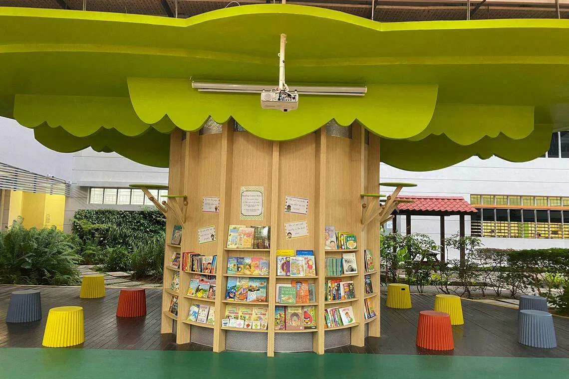 培童小学英文部主任朱丽叶说，这个阅读区深受不同年龄学生的喜爱。（培童小学提供）