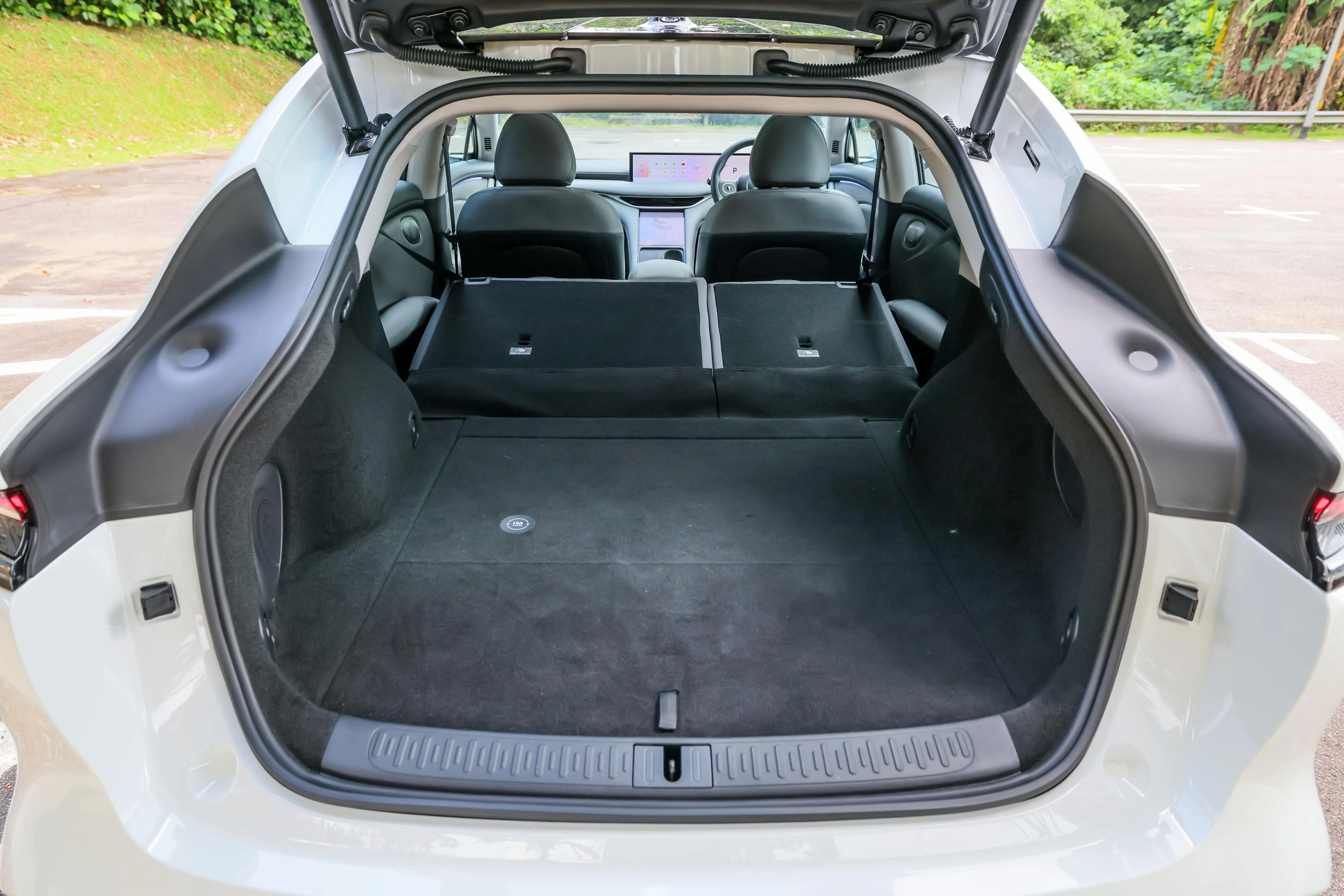 后排座椅椅背放倒后，载物空间可扩展至1621公升。（龙国雄摄）