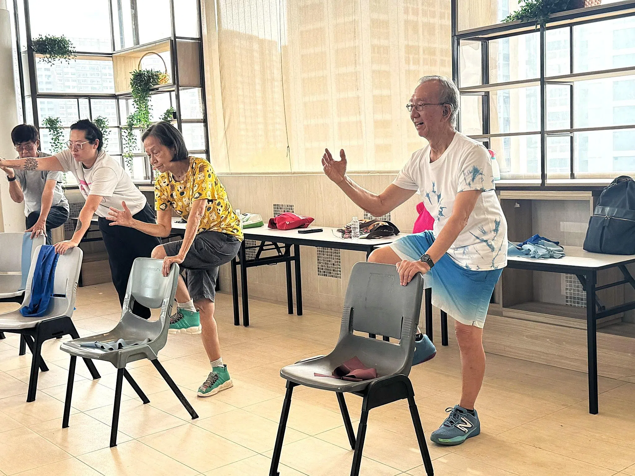 相较于独自练习，李良颖更喜欢和其他人一起上课。（圣路加医院提供）