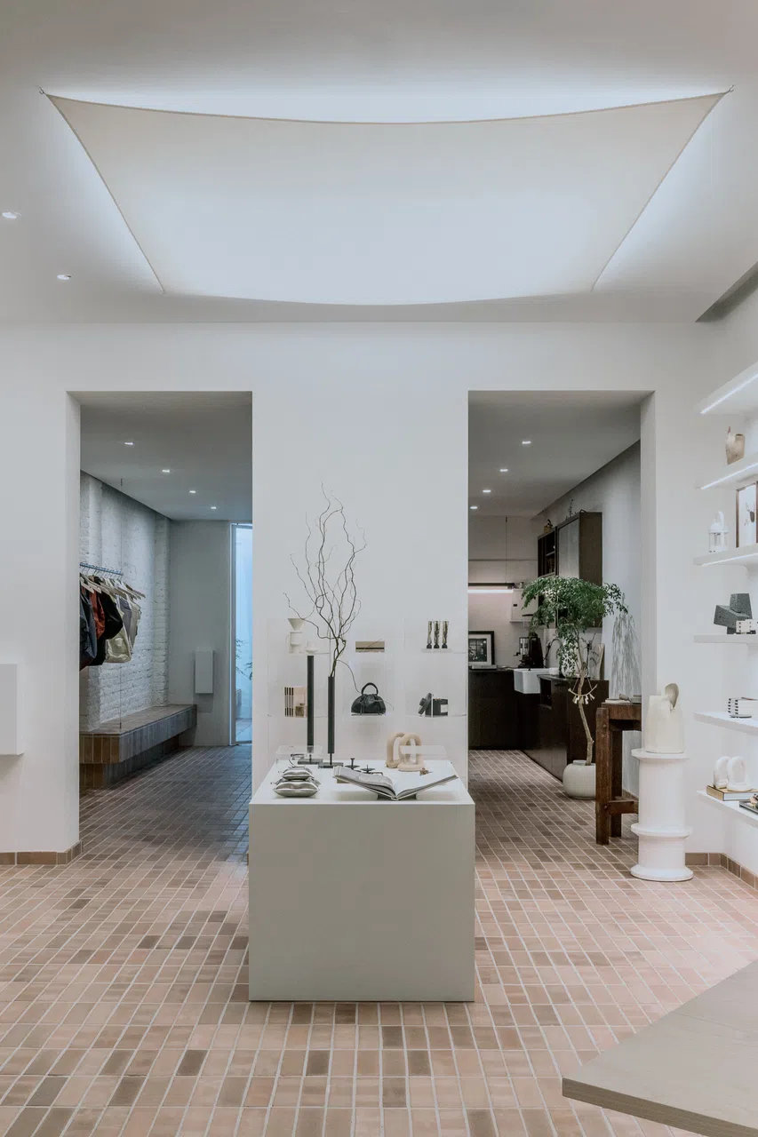 “客厅”这照明装置，灵感来自传统店屋引光入室的天井。（In Good Company提供，Lauryn Ishak摄）