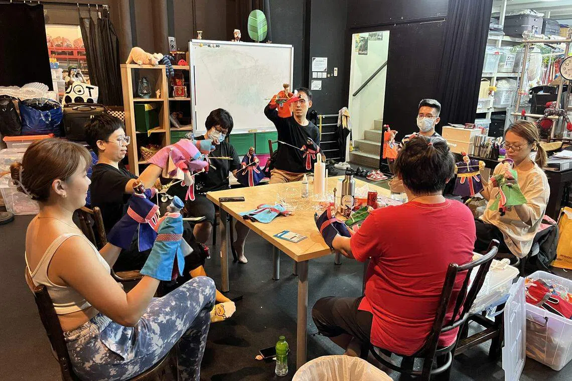 猴纸剧坊在排练《西游之红孩儿》。（主办单位提供）