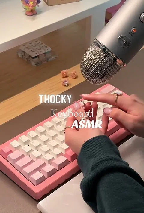 社媒上的ASMR短视频专门制造“thocky”键盘的顺滑声响，满足机械键盘爱好者的听觉感官。（互联网）