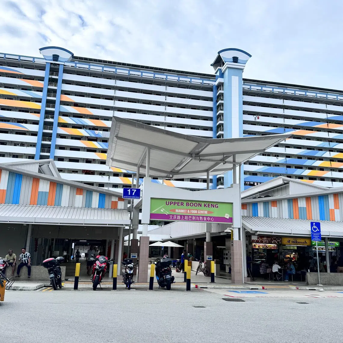 落成于1974年的文庆路上段巴刹与熟食中心，是本地最早建成的小贩中心之一。（林安娜摄）