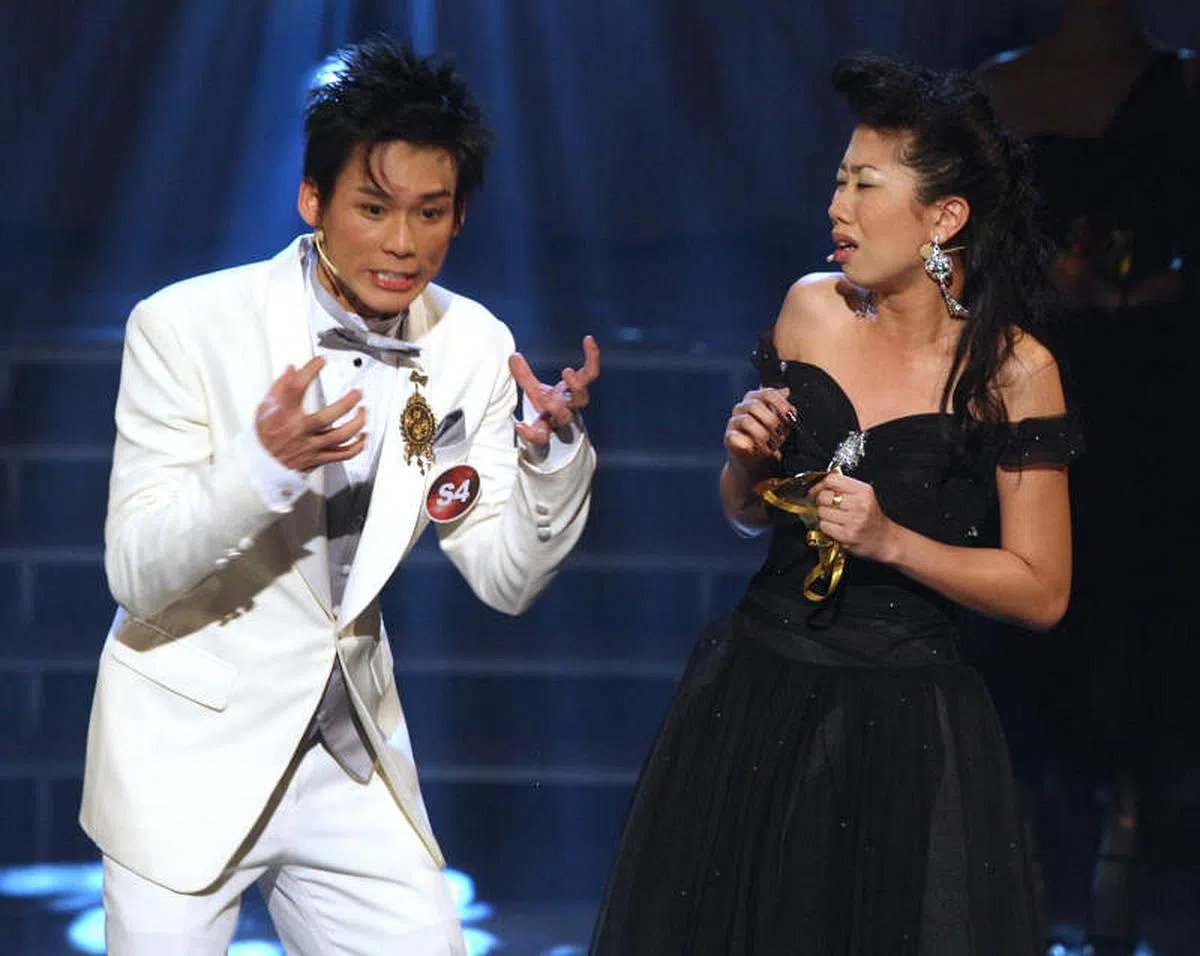 陈邦鋆（左）2007年参加“才华横溢出新秀”比赛夺得冠军。（档案照）