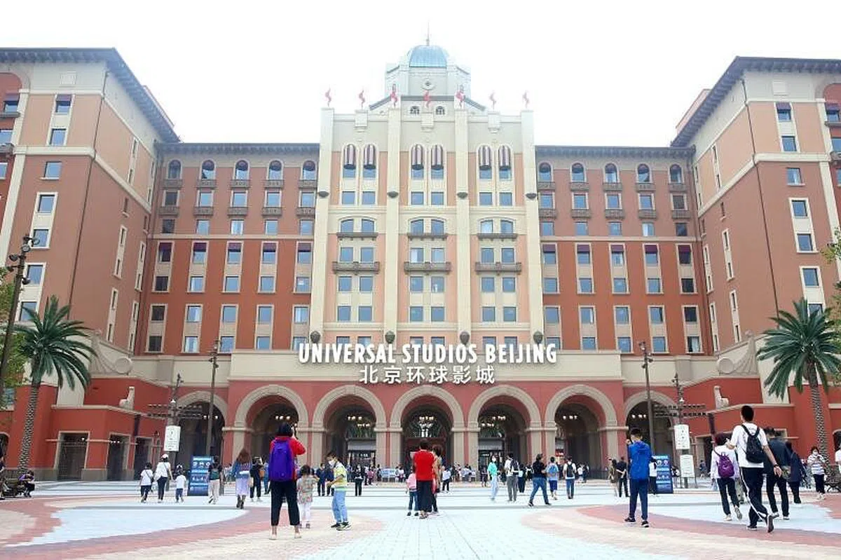 北京环球影城到了2018年7月27日才正式开工建设。（中新社）