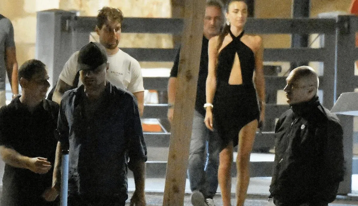 Leonardo DiCaprio在7月份被拍到和22岁嫩模Maria Beregova前后脚踏出夜店。（图/互联网）