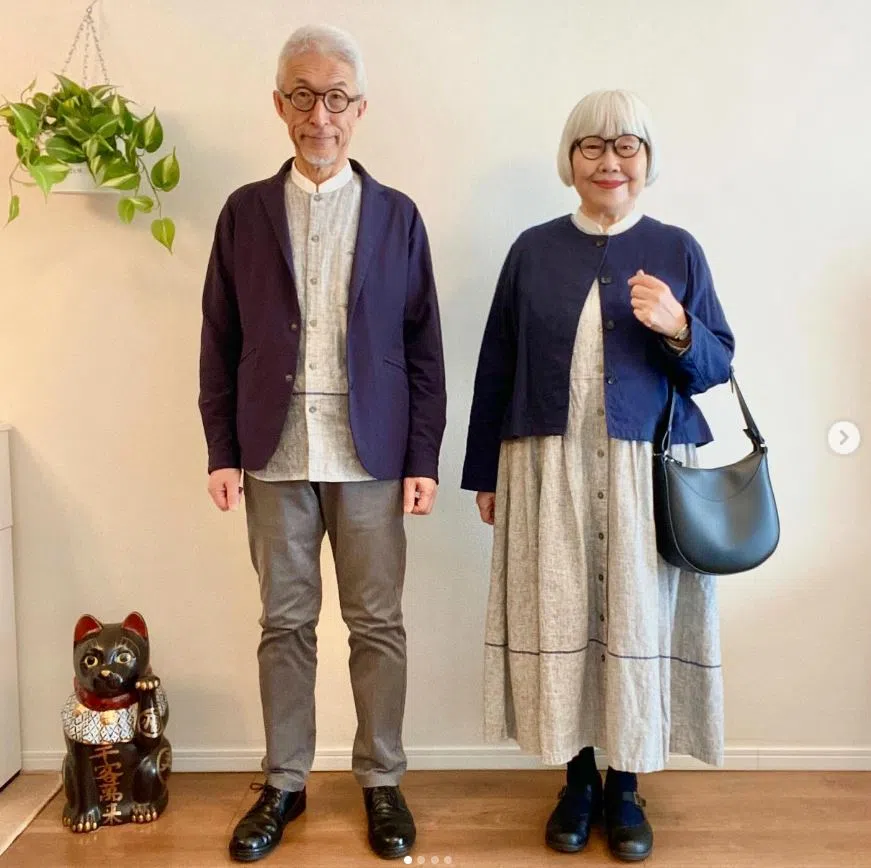 在身形比例上做文章，Bon身着加长版衬衫，Pon喜欢穿连衣裙。（取自IG）