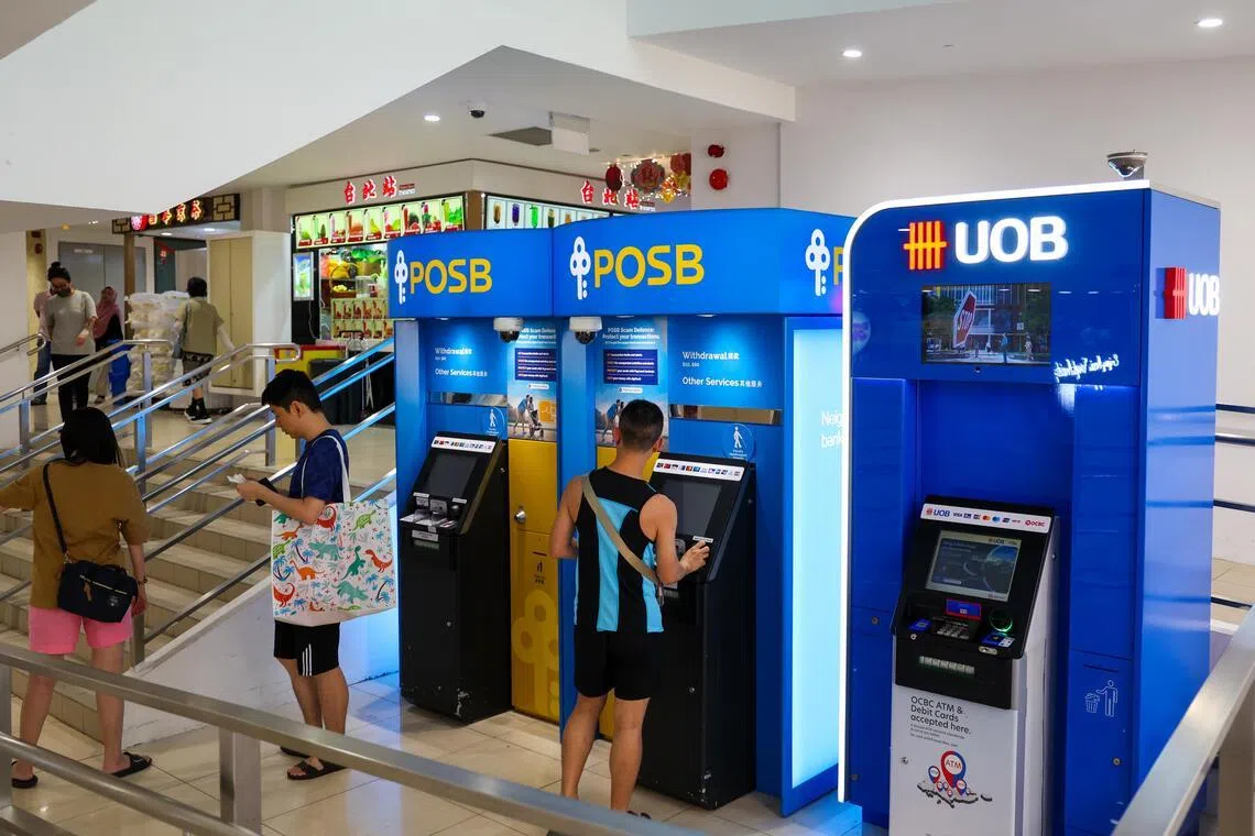 提款机逐年减少2% 新组屋区居民叹取款不便| 联合早报