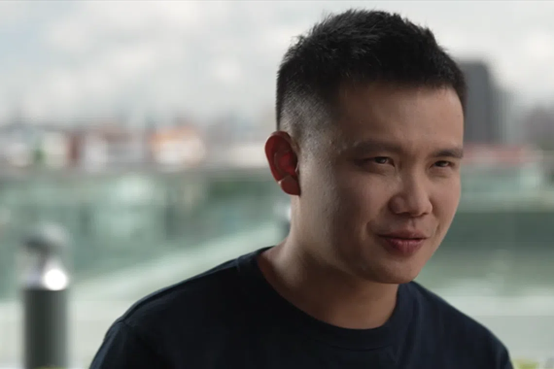 蓝云澳相信组织休闲活动，可帮助留学生在新环境中找到归属感。（视频截图）