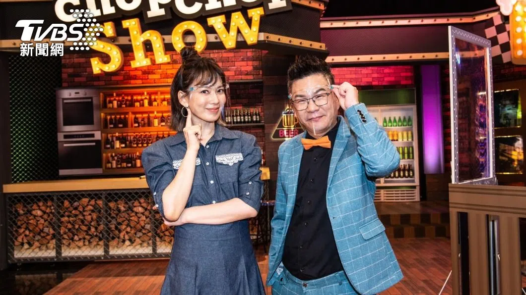 沈玉琳（右）患病前与Melody携手主持《11点热吵店》，颇受欢迎。（TVBS新闻网）