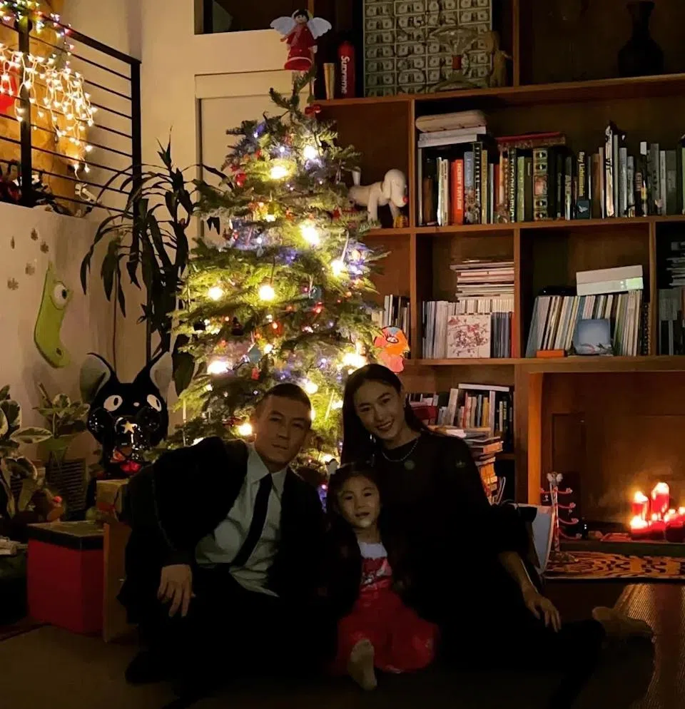 陈冠希一家三口。（互联网）