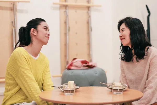 陈庭妮（左）对戏中和天心深夜谈心的一场戏印象深刻。（互联网）