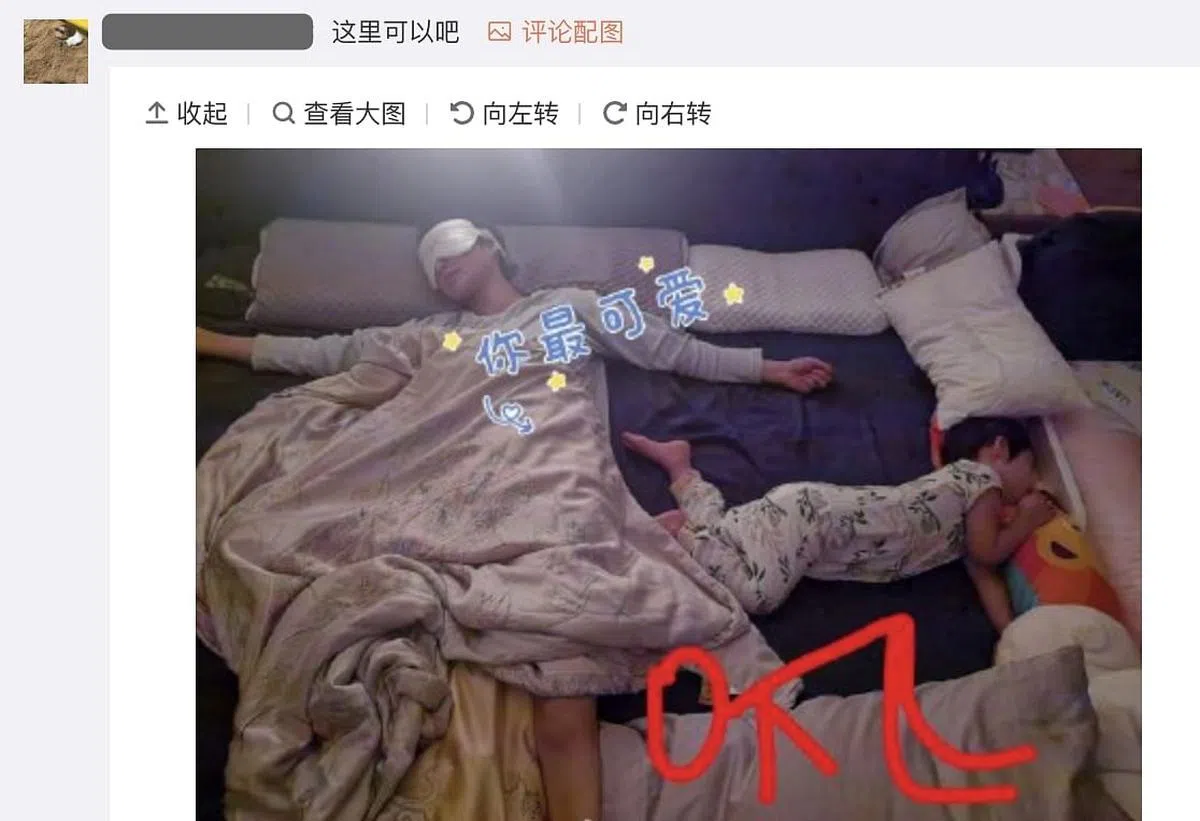袁弘拍下老婆和儿子豪迈的睡姿。（取自艺人微博）